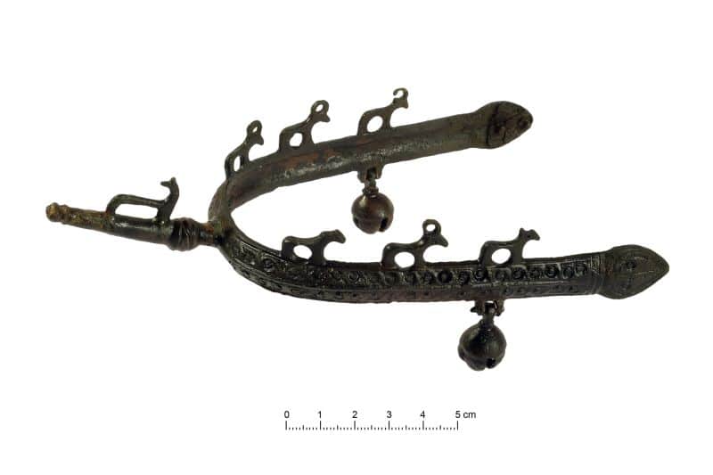 12 ostroga z brazu 1 pol XI wieku